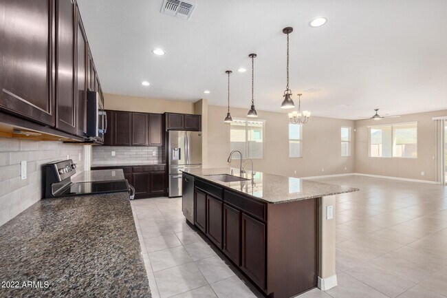 Building Photo - 8451 S 164th Dr