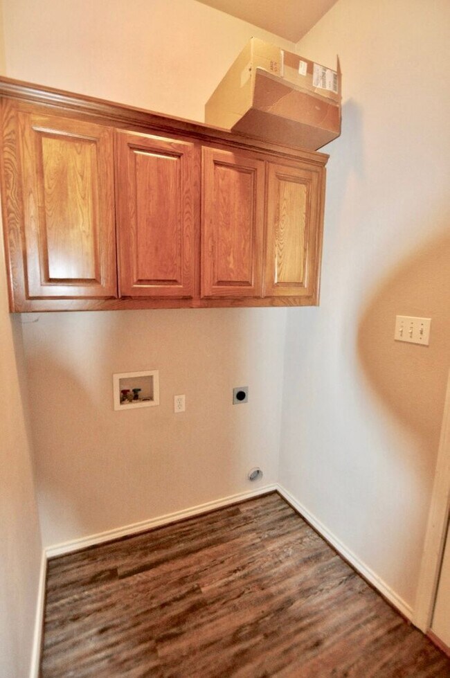 Building Photo - FOR LEASE! Nice 3 BR – 2 BA – 2 Car Garage – Brick Home in Chimney Rock Estates - Great Location!...