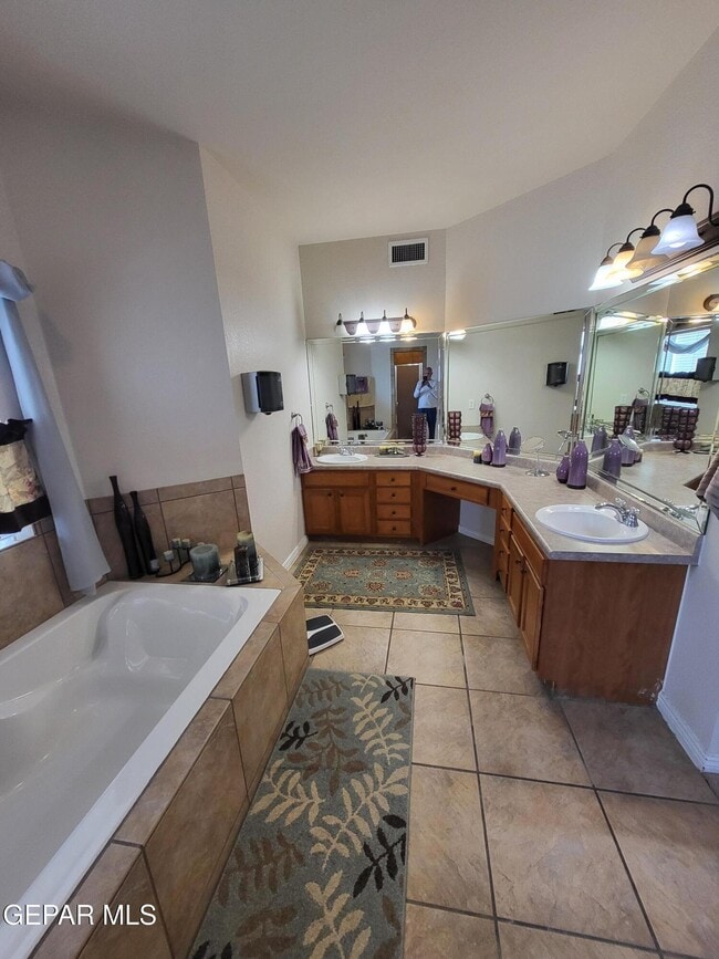 Building Photo - 6354 Franklin View Dr