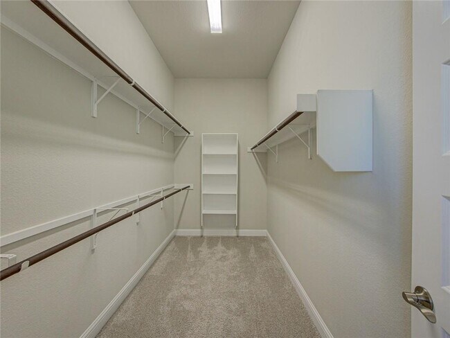 Building Photo - 425 Sitlington Ln