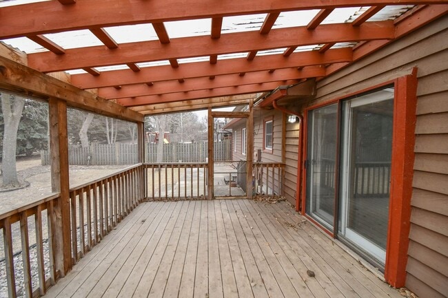 Building Photo - 3305 E 33rd St