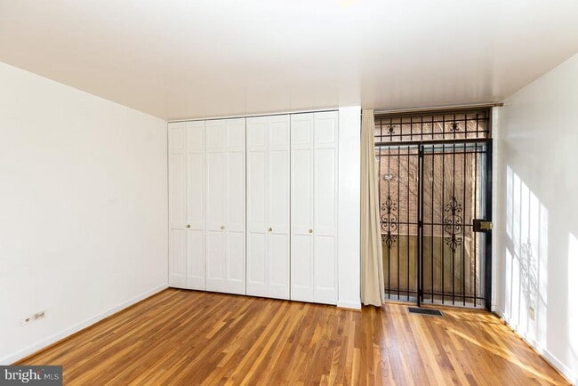 Building Photo - 204 M St SW