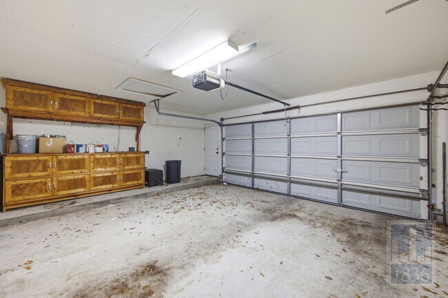 Building Photo - 6624 Nusser Ln