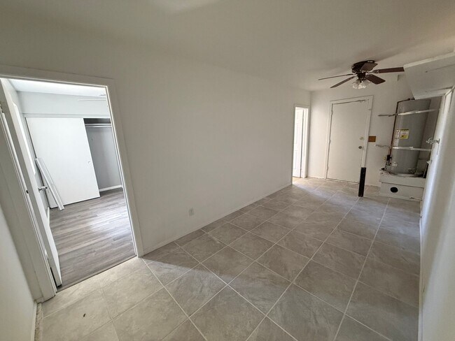 Building Photo - 4 bedroom 2 bath!