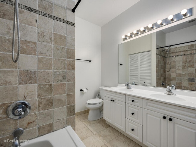 Building Photo - 2225 W Wabansia Ave