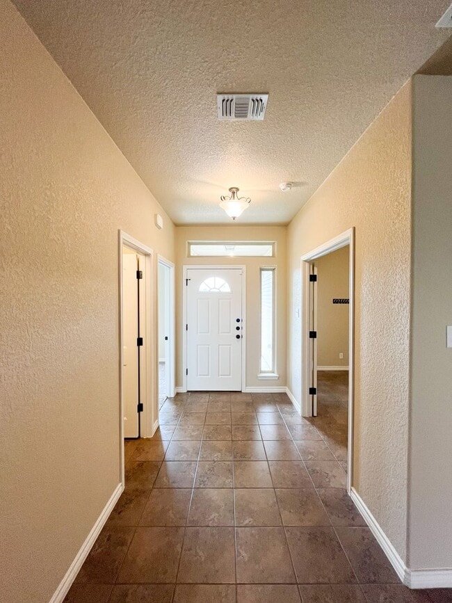 Building Photo - Available 7/11/2025 Beautiful 1 story, 5 b...