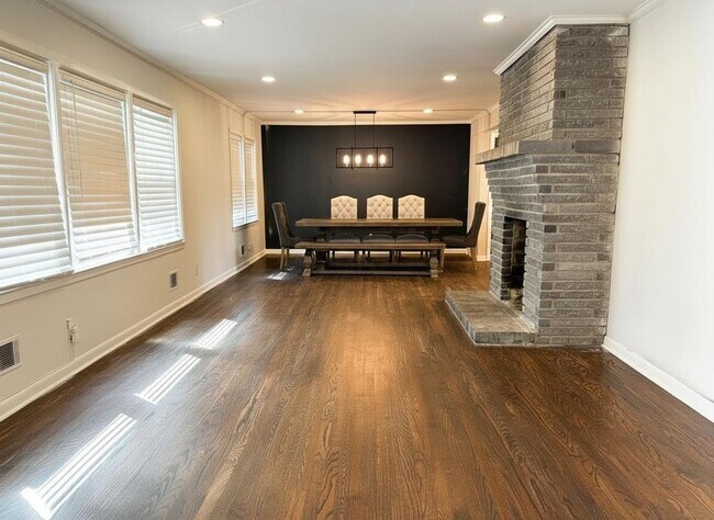 Building Photo - Charming 3BR Condo in Atlanta