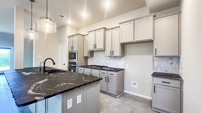 Building Photo - 732 Lake Lacosta Dr