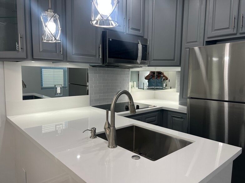 Building Photo - 1444 Alvira St