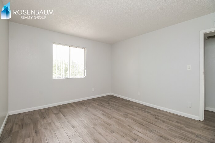 Building Photo - 1050 W University Dr