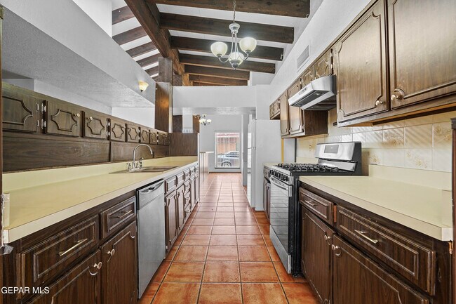 Building Photo - 8201 Big Bend Dr