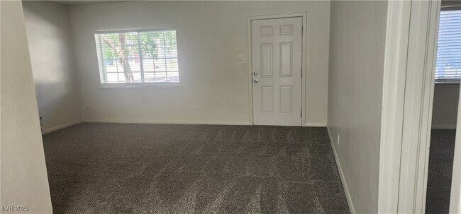Building Photo - 633 Nevada Way