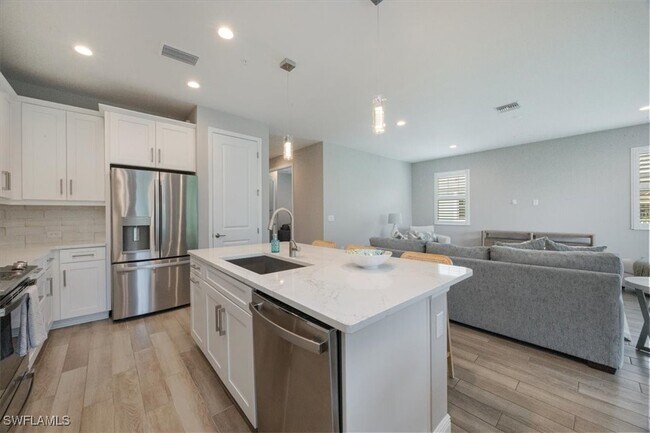 Building Photo - 2560 Seychelles Dr