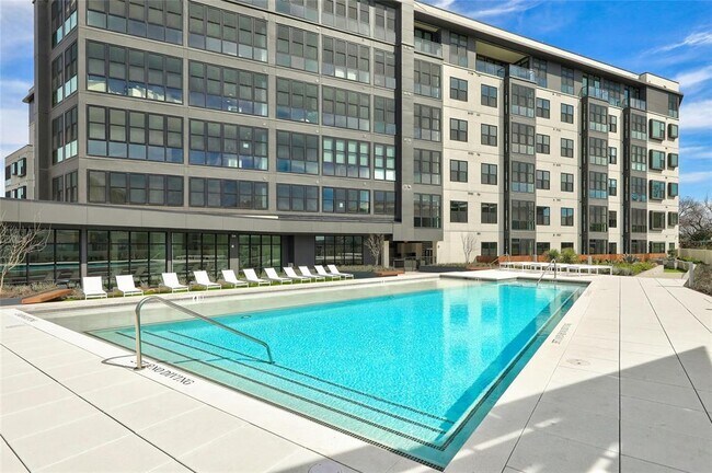 Building Photo - 800 Embassy Dr