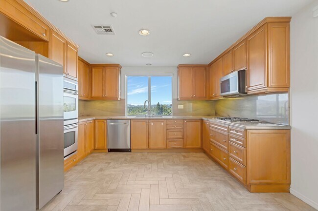 Building Photo - Modern 5-Bedroom Home with Spectacular Vie...
