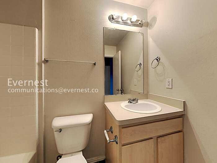 Building Photo - 320 Ezekial Ave