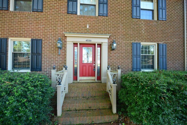 Building Photo - Water View, private wooded lot on dead end street!