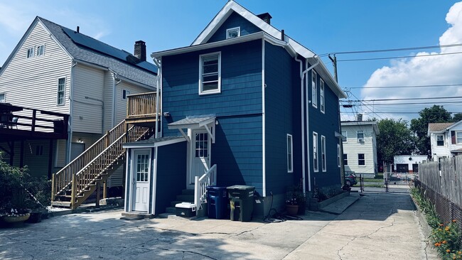 Building Photo - 674 Ogden St