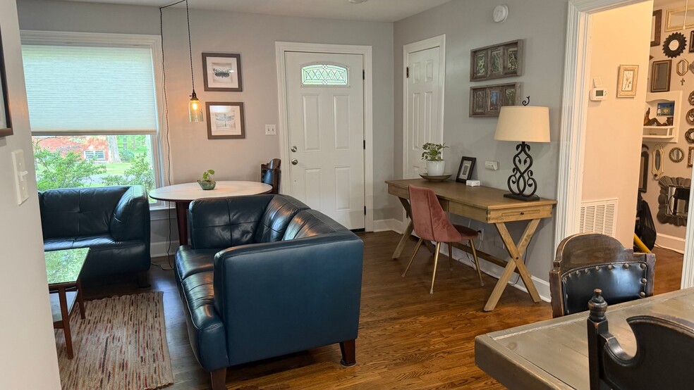 Building Photo - 3616 Skyview Dr SE