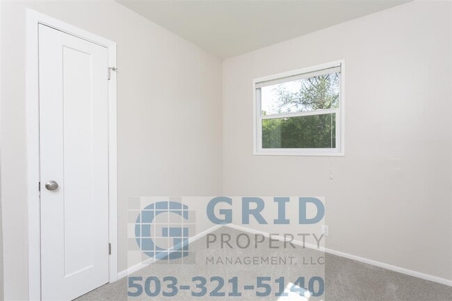 Building Photo - Remodeled 3 Bedroom Available in Northeast Portland!