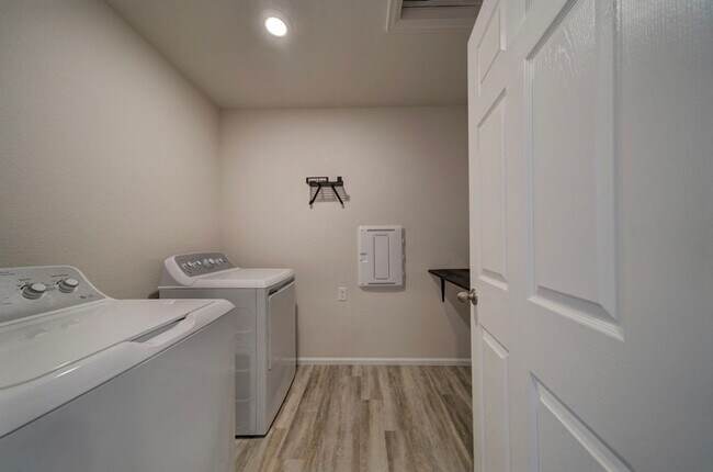 Building Photo - 8262 Buffalo Horn Dr
