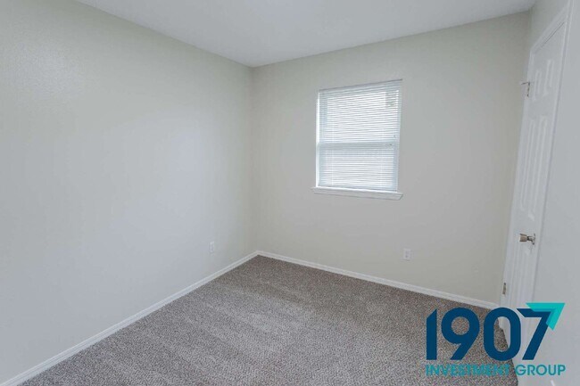 Building Photo - 1852 Sunrise Dr