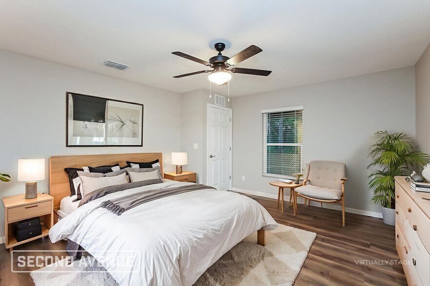 Building Photo - 14103 Hughes Ave