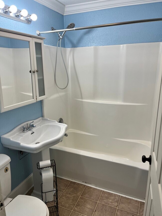 Building Photo - 201 S Moss Ave