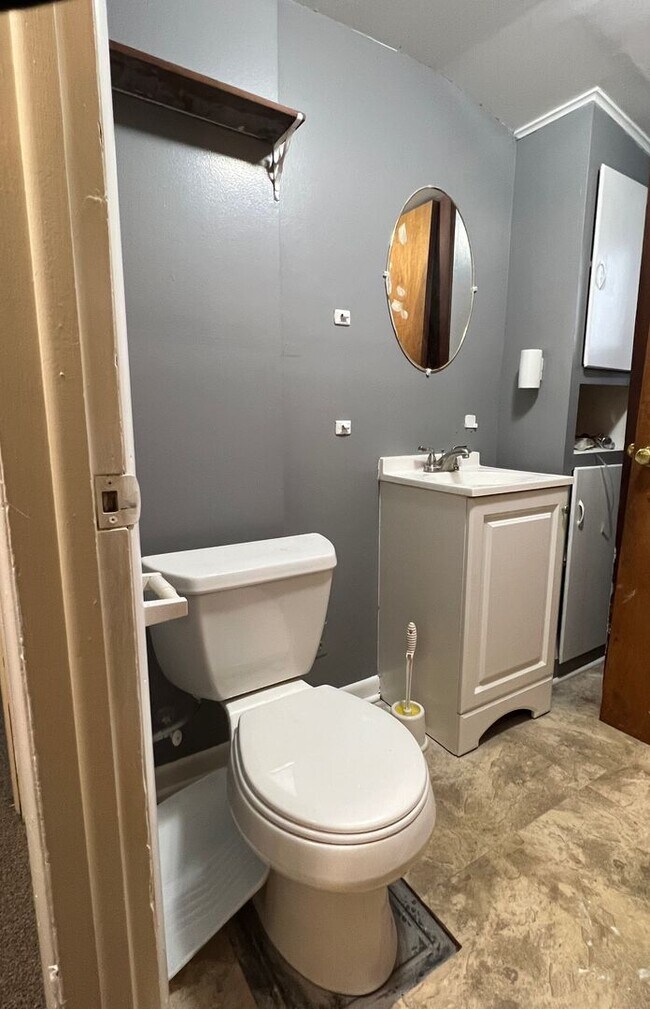 Building Photo - Charming Updated Cape Cod with several amenities!