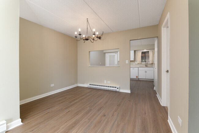 Building Photo - 953 N Rohlwing Rd