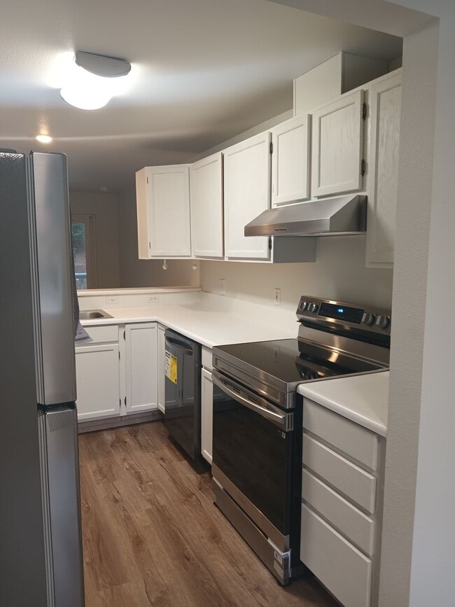 Building Photo - 3bed 2.5 bath Silverdale Rejuvinated Townhouse