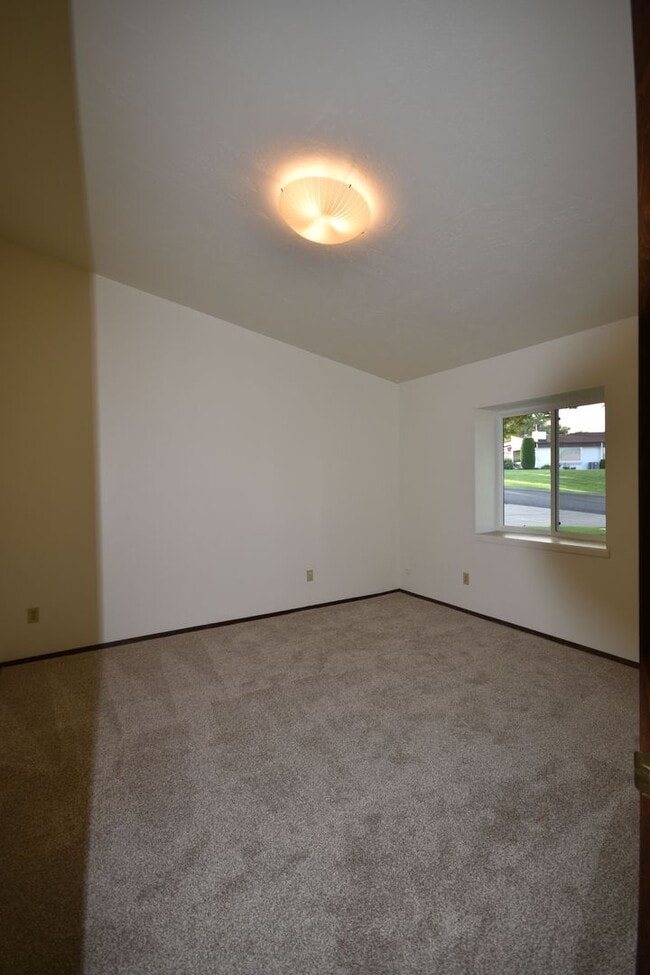 Building Photo - Low-Maintenance Meadows North Rental by Meadow Springs Golf Course