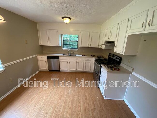 Building Photo - 125 Oak Ave