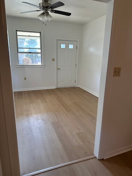 Building Photo - 1344 Newport Rd