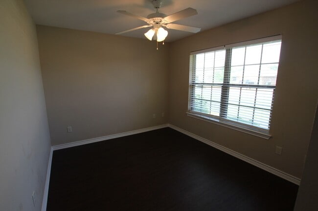 Building Photo - Gorgeous 3 Bedroom Home in The Ranch Subdi...