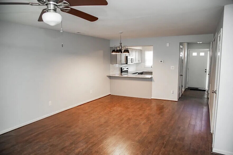 Building Photo - Room in Townhome on Bona Ct