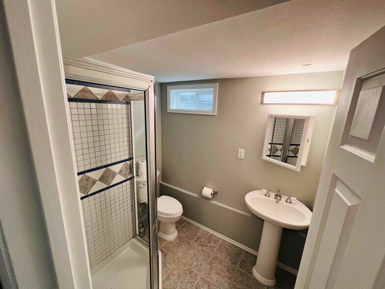 Building Photo - 6127 N Regal St