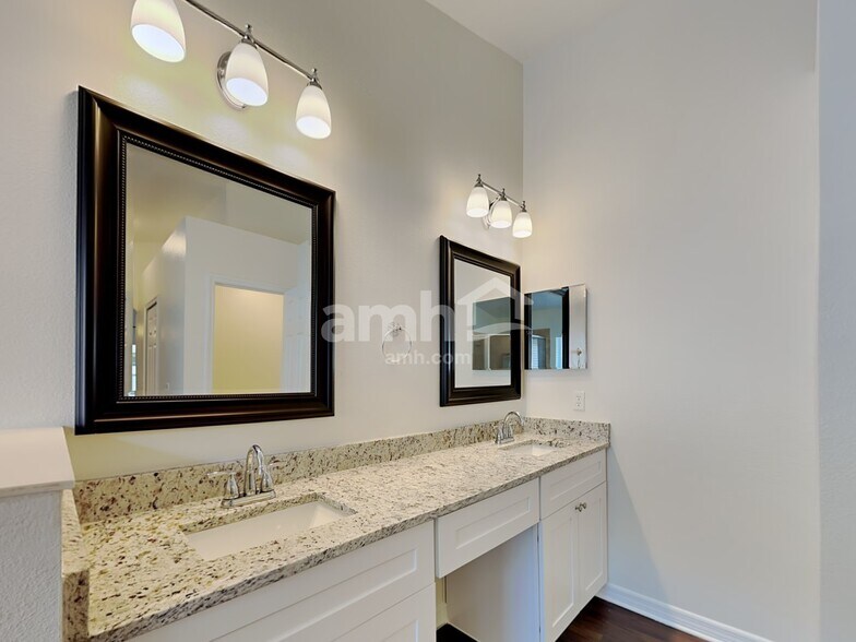 Building Photo - 1703 Boggy Oak Ln