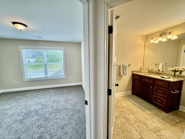 Building Photo - 2807 Talon Cir