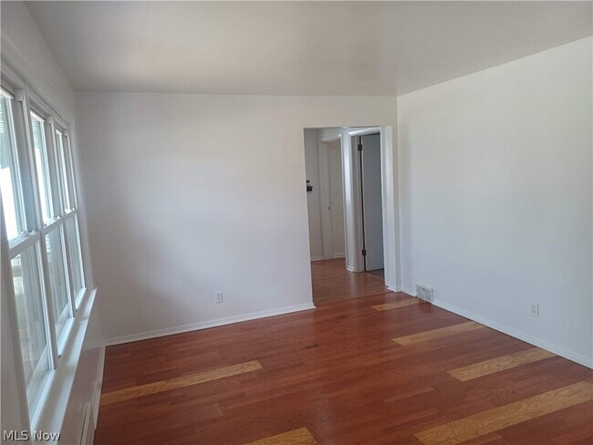 Building Photo - 551 Moherman Ave