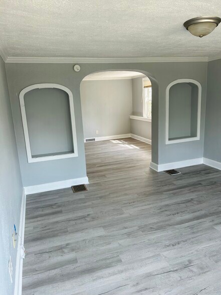 Building Photo - 3557 Evergreen Ave