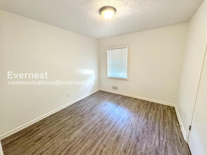 Building Photo - 10085 Brass Ring Rd