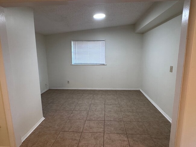 Building Photo - Island Charm on the North End – 5 Minutes to the Beach & Historic Downtown!