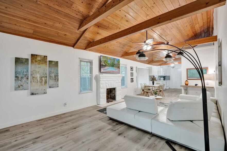 Building Photo - 1115 SW 4th St