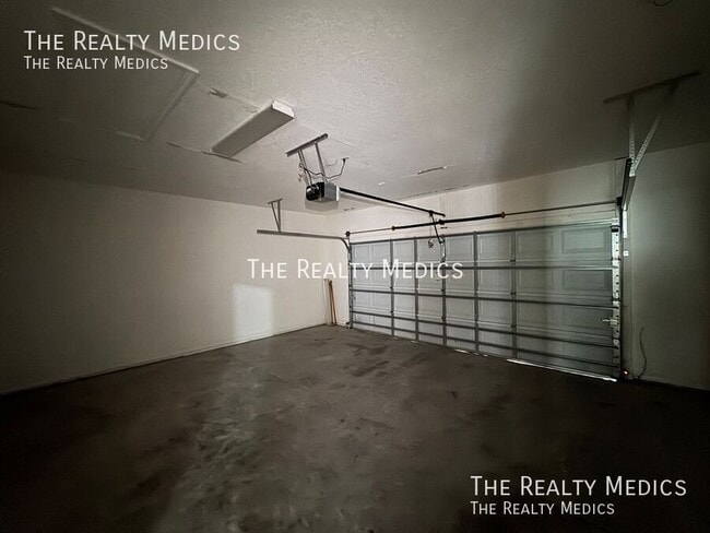 Building Photo - 447 Cierra Oaks Cir