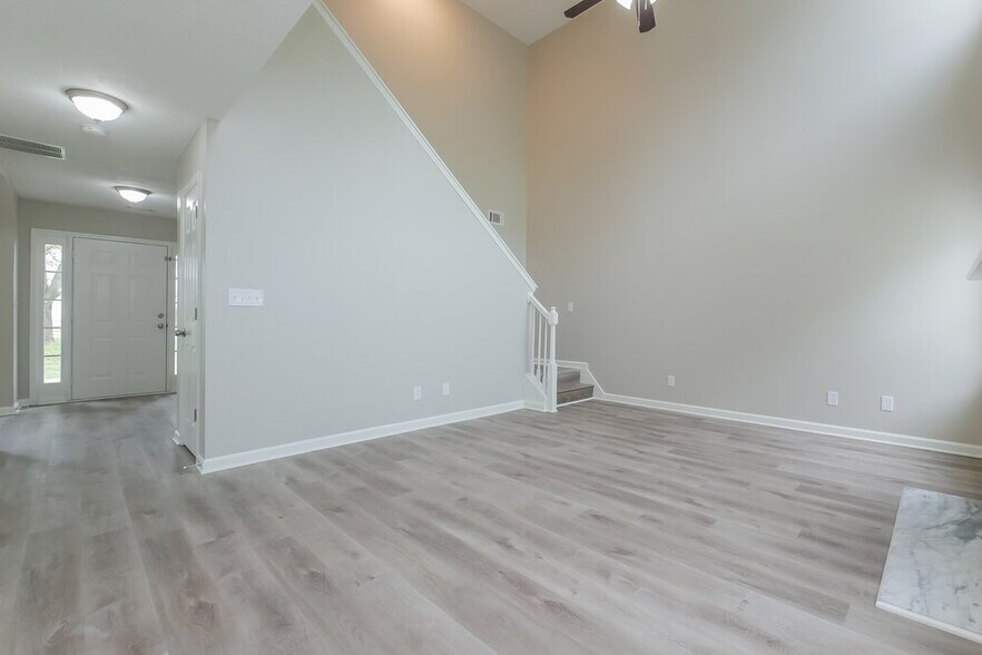 Building Photo - 1423 Buckingham Ct