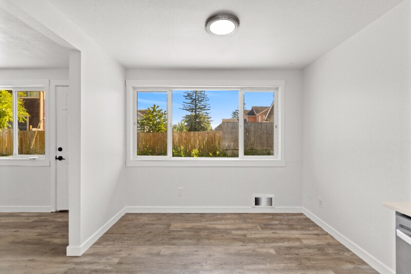 Building Photo - 813 Woodford Ave N