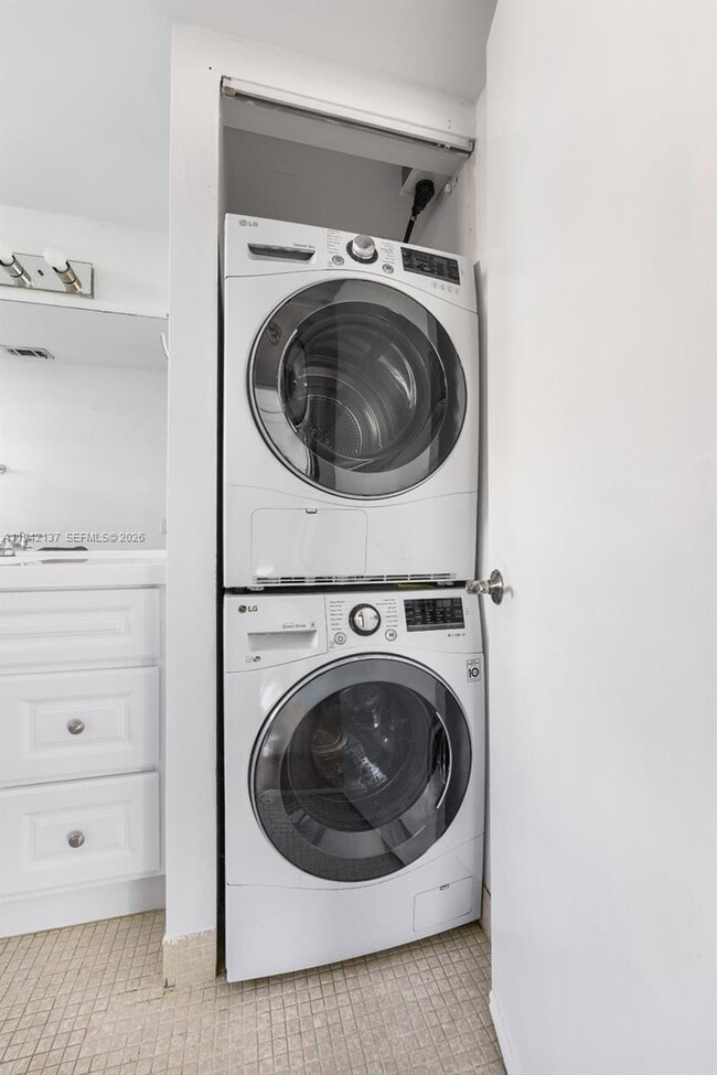 Building Photo - 947 Lenox Ave.