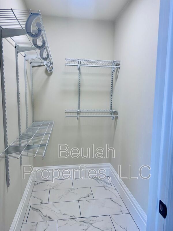 Building Photo - 1306 Sidney St