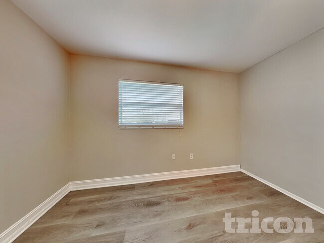 Building Photo - 331 Mendez Dr